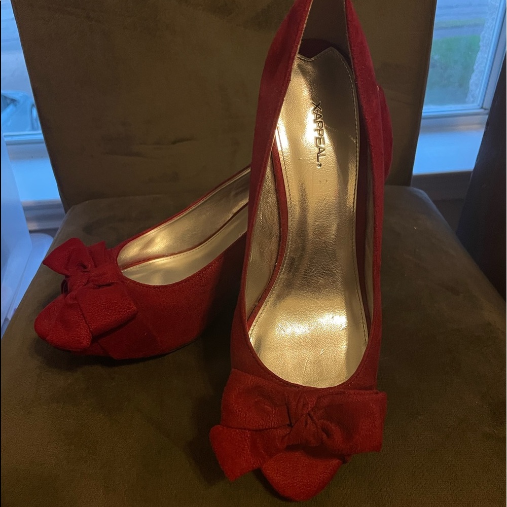 Xappeal burgundy suede like heels